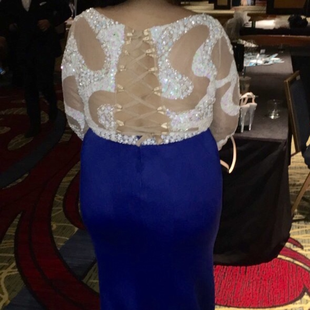 PROM DRESS - Picture 3 of 5